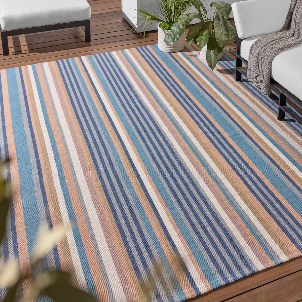 Mazarro Sergio Area Rug