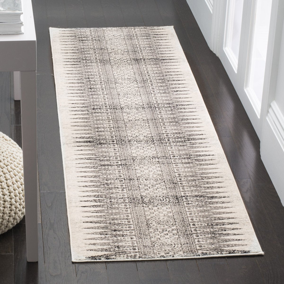 Evoke - EVK-226 Area Rug